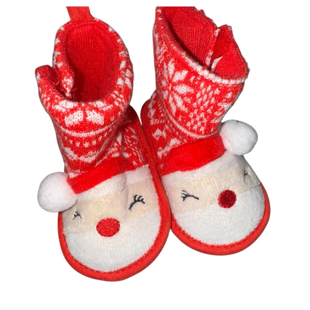 ☀️6/$20☀️ Chatties Red and White Festive Slippers
